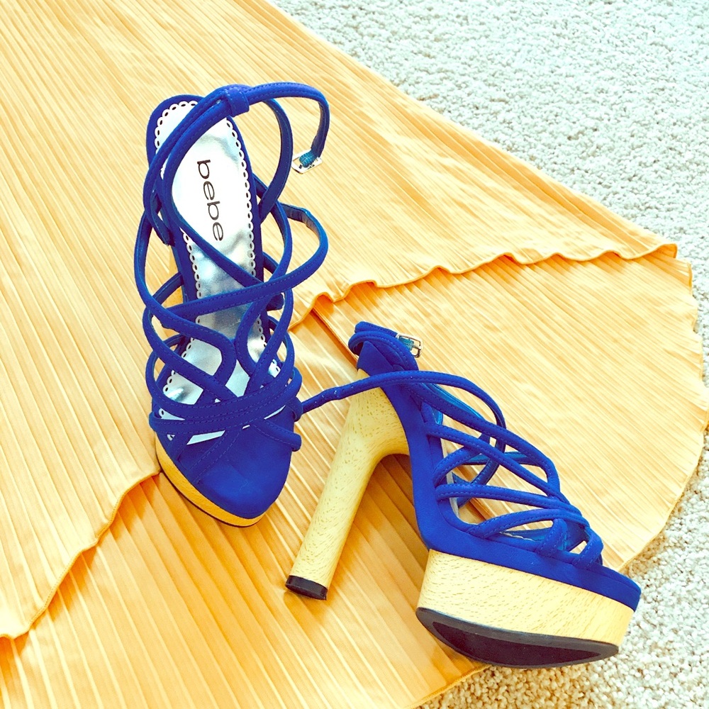 BEBE Platform heel sandals!